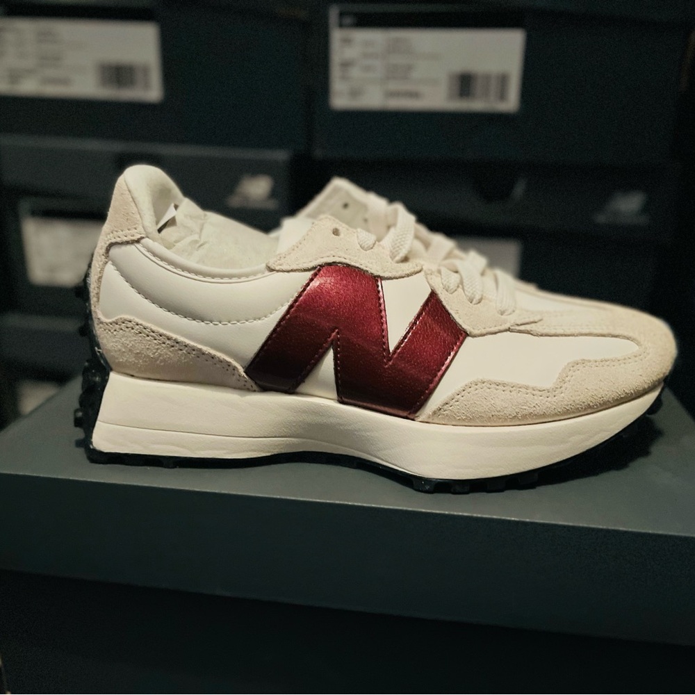 New Balance 327 Women Casual Sneakers Shoes Moonbeam White Burgundy size 7